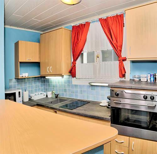 Málnás Macska Apartman Szekszárd Esterno foto